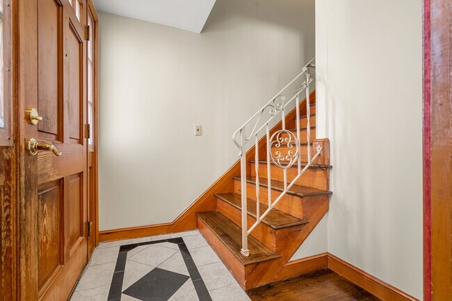 Building Photo - 115 Bellvale St