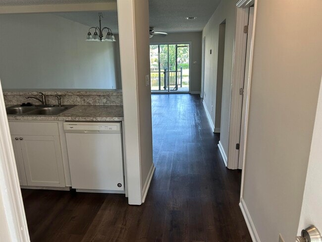Building Photo - 6850 King Arthur Dr