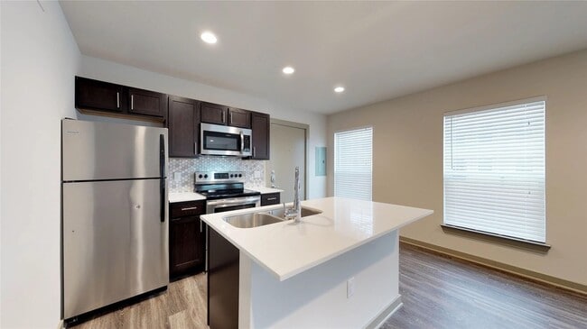 Foto del edificio - 6304 Prospect Ave