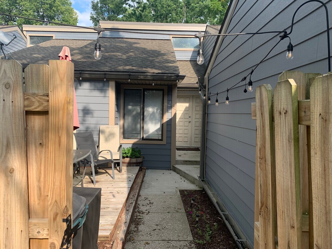 197 Sugarwood Ln Unit 197, Avon, IN 46123 Condo for Rent in Avon, IN