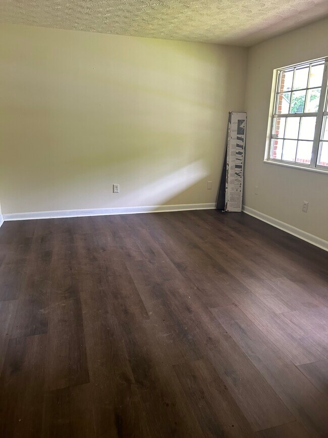 Building Photo - 790 Plainville Cir SW