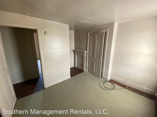 Foto del edificio - 4 br, 1 bath House - 53 S Penn St 2nd Fl