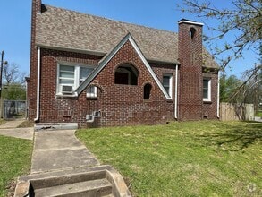 Building Photo - 517 N G St