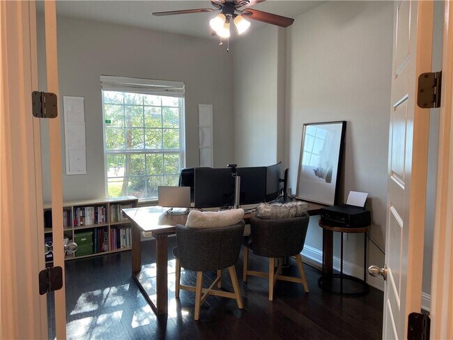 Foto del edificio - 9704 Ivalenes Hope Dr