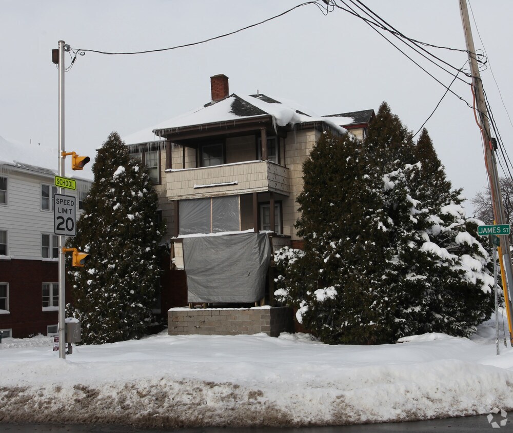 Building Photo - 3227 James St