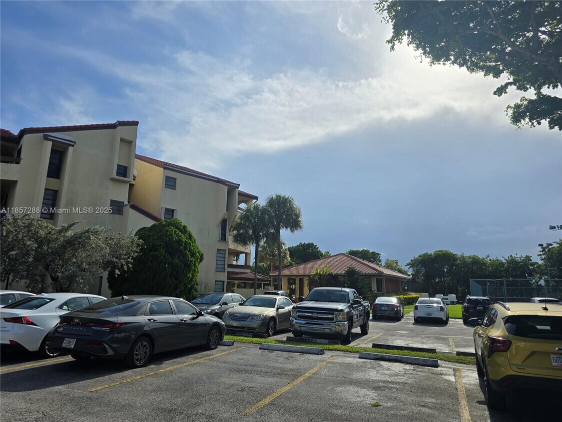 Building Photo - 8850 SW 123rd Ct