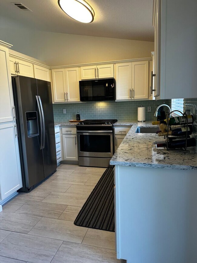 Foto del edificio - 2 Bedroom Ready For You!