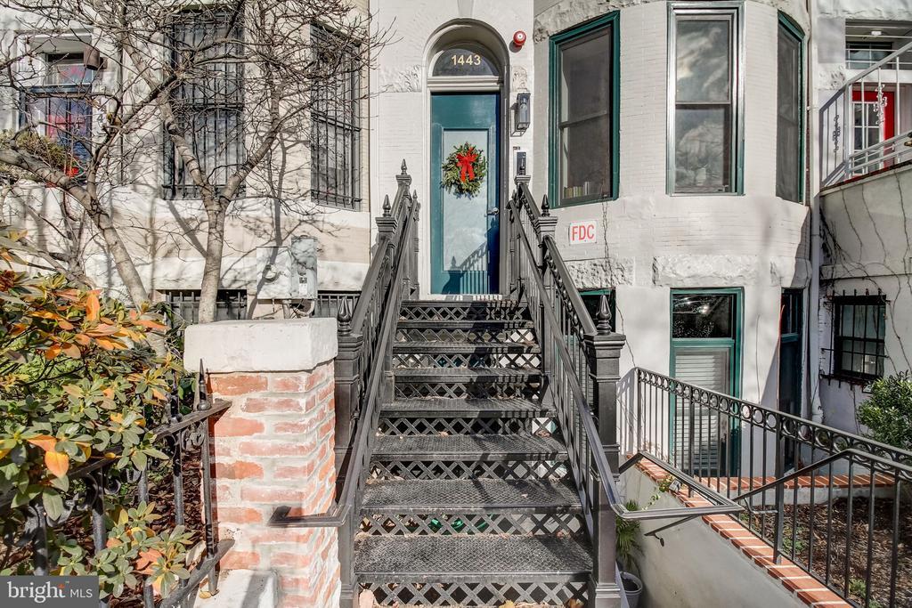 Foto principal - 1443 Girard St NW