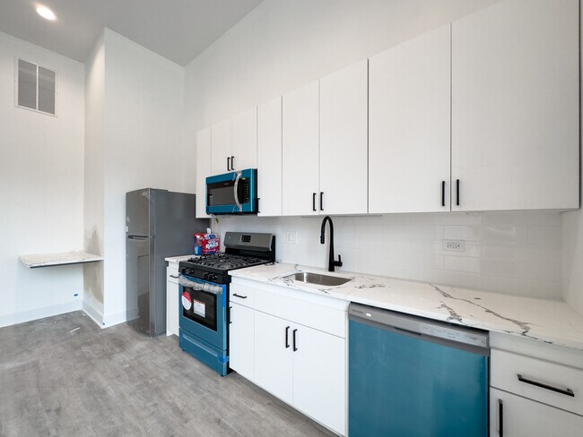 Foto del edificio - 4700 N Western Ave
