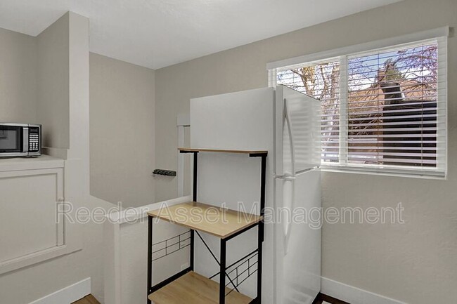 Building Photo - 3002 Porter Ave