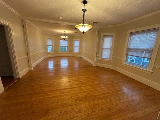 Building Photo - 74 Weston St