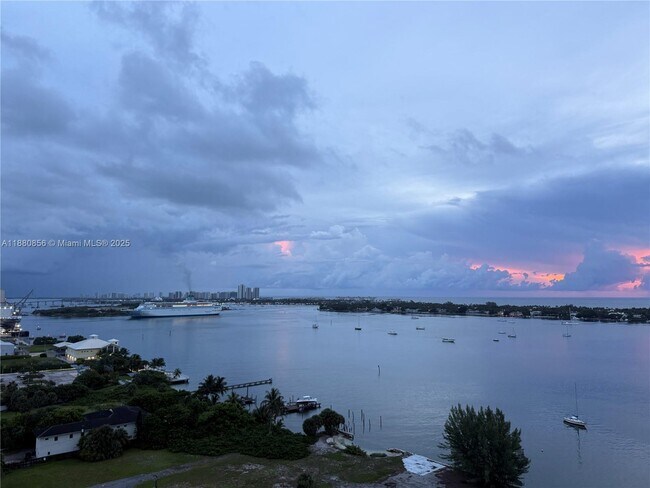 Foto del edificio - 5600 N Flagler Dr
