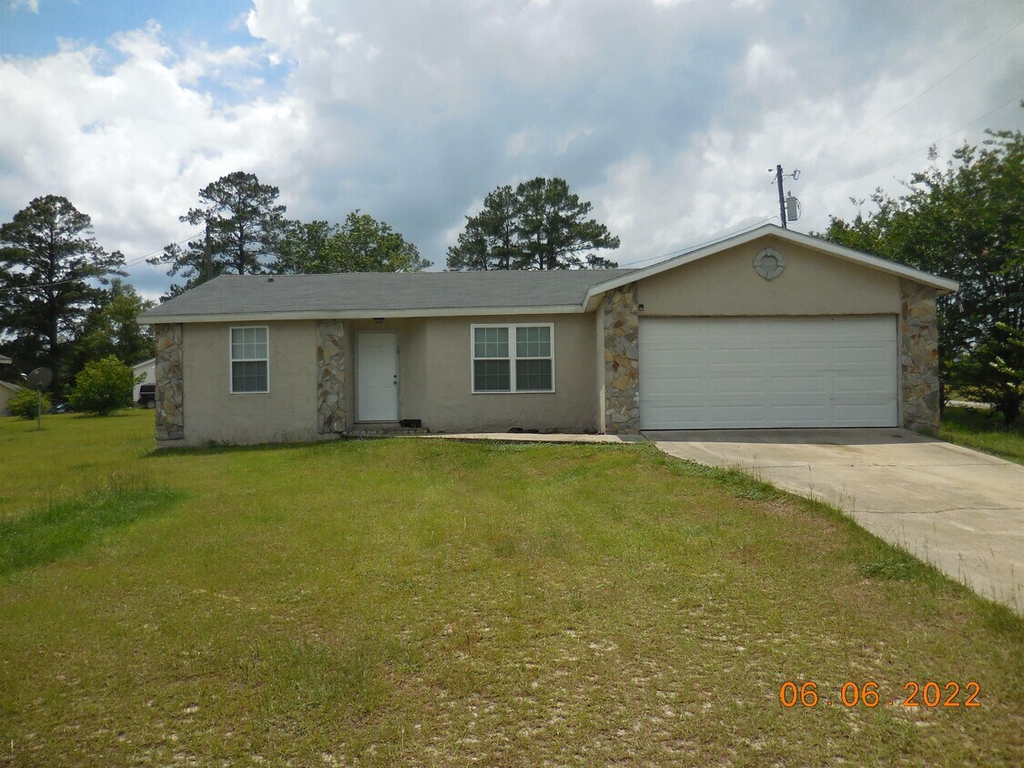 19 Susan Ln, Hazlehurst, GA 31539 House for Rent in Hazlehurst, GA