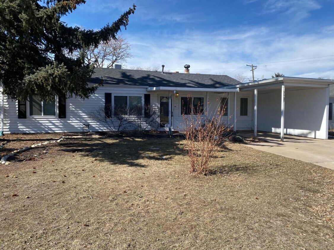 3005 S Grape Way, Denver, CO 80222 House Rental in Denver, CO