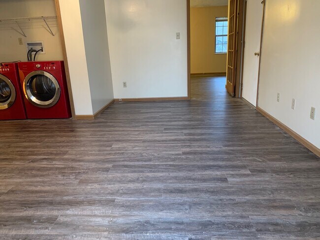 Bonus room with washer/dryer - 6257 3rd Ave