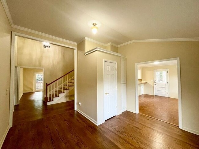 Building Photo - Lexington- Offering Self Guided Tour with ...