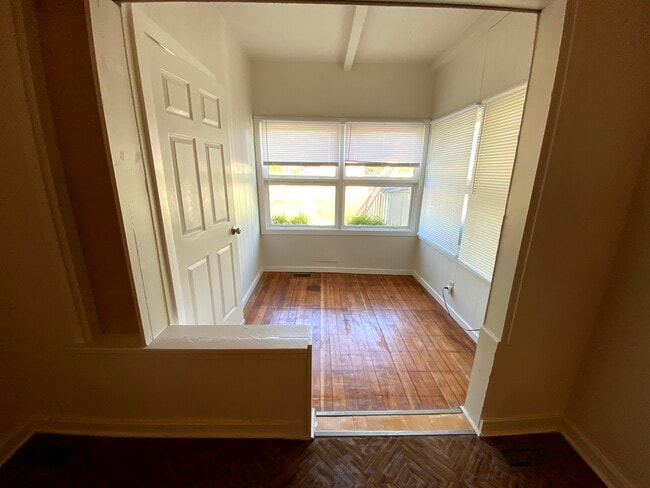 Building Photo - 3014 S Lindsay Ave