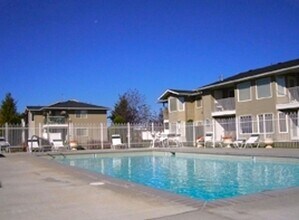 Building Photo - 600 Saratoga Dr