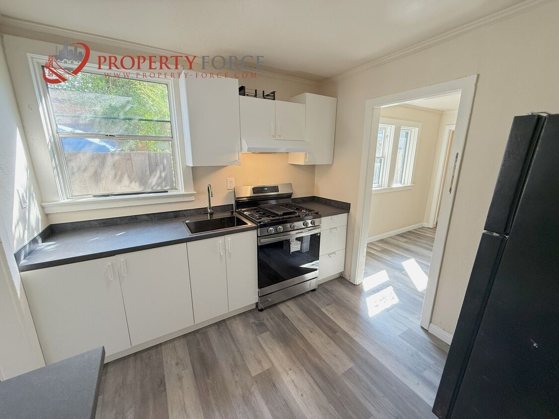 UPGRADED 1 BED 1 BATH - OFFERED BY PROPER... - UPGRADED 1 BED 1 BATH  - OFFERED BY PROPER...