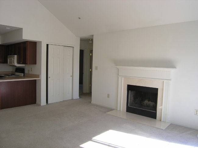 Building Photo - 106 Ester Dr