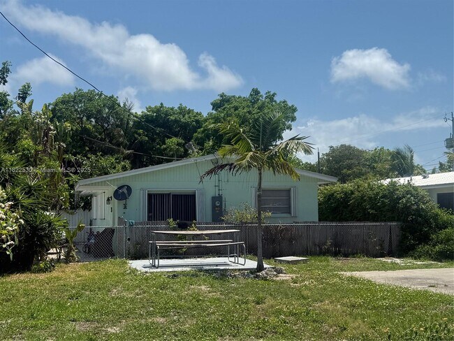Building Photo - 38 Silver Springs Dr