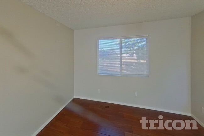 Building Photo - 656 Golden Eagle Dr