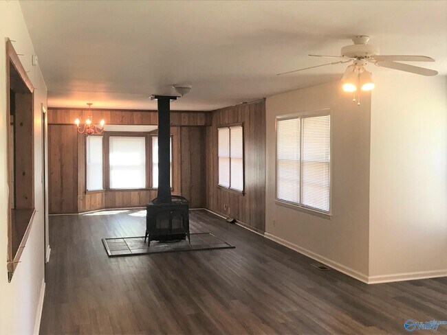 Foto del edificio - 3503 Mae Dr SE