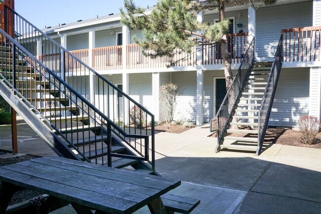 Foto del edificio - WINTER SPECIALS: Garden Level 1 Bdr w/ Private Patio Ready Now!