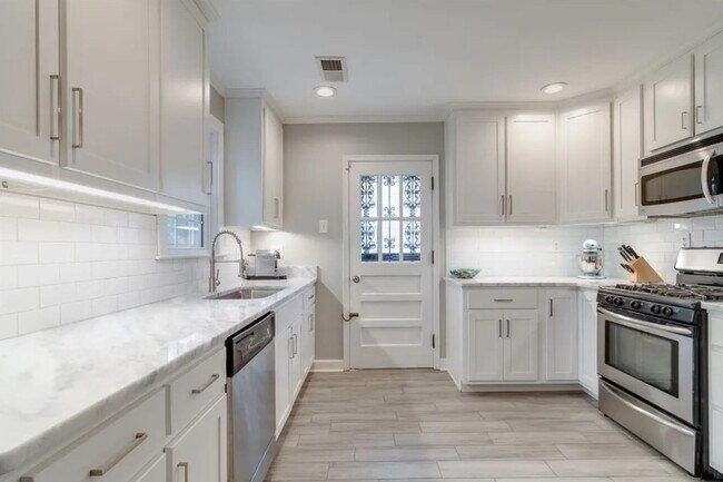 Foto del edificio - 3878 Lytle Cir