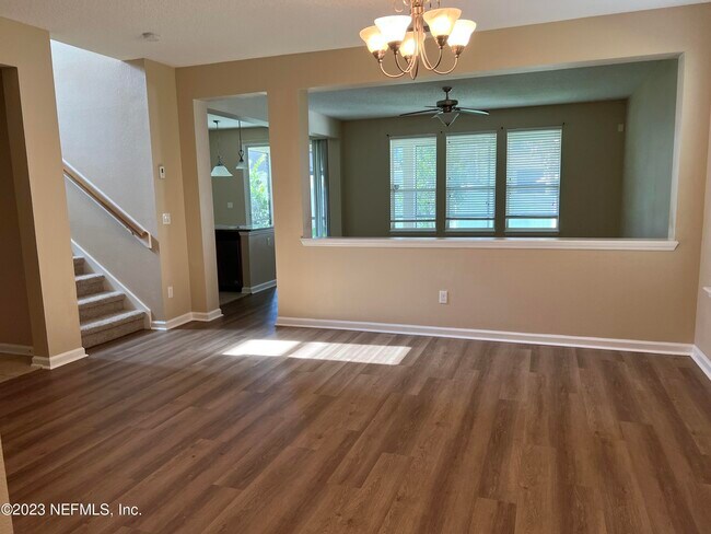 Foto del edificio - 753 Briar View Dr