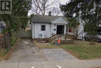 Building Photo - 123 Barker St