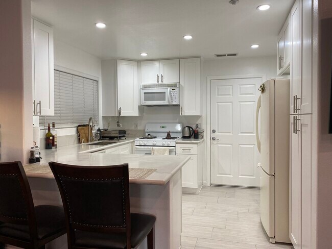 Foto del edificio - 8554 Burnet Ave