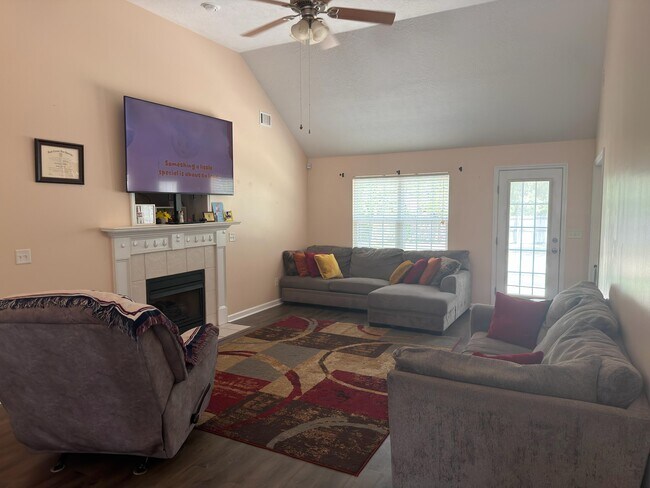 Building Photo - 2060 Lavender Ln