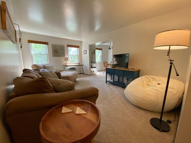 Foto del edificio - Beautiful 2 Bedroom Apartment in Prime Bellevue Location! Close to Downtown, Shopping, Dining & M...