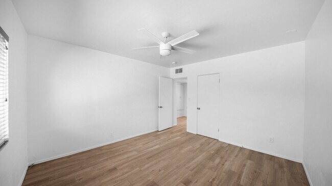 Foto del edificio - 547 W San Juan Ave