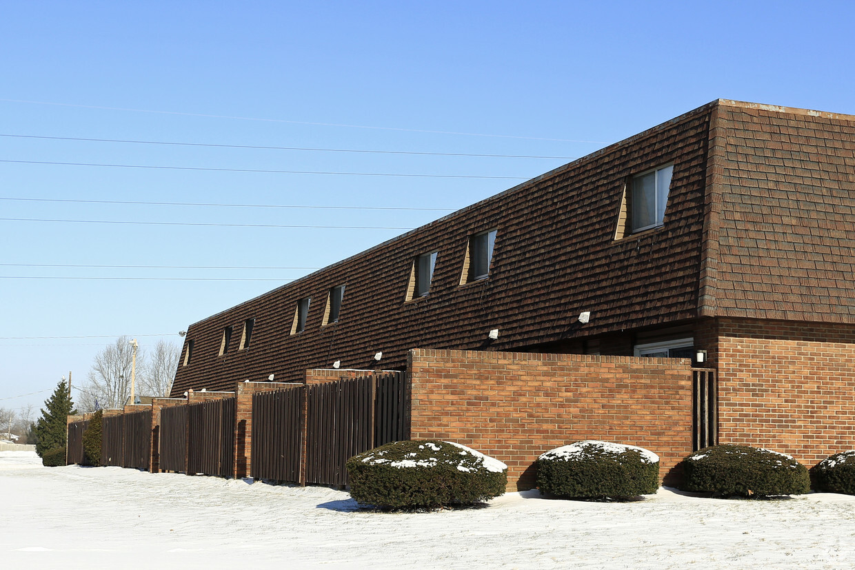 Almadien Village Townhomes - Almadien Village