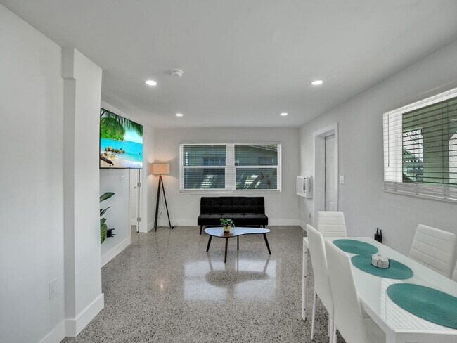 Foto del edificio - 906 N Riverside Dr