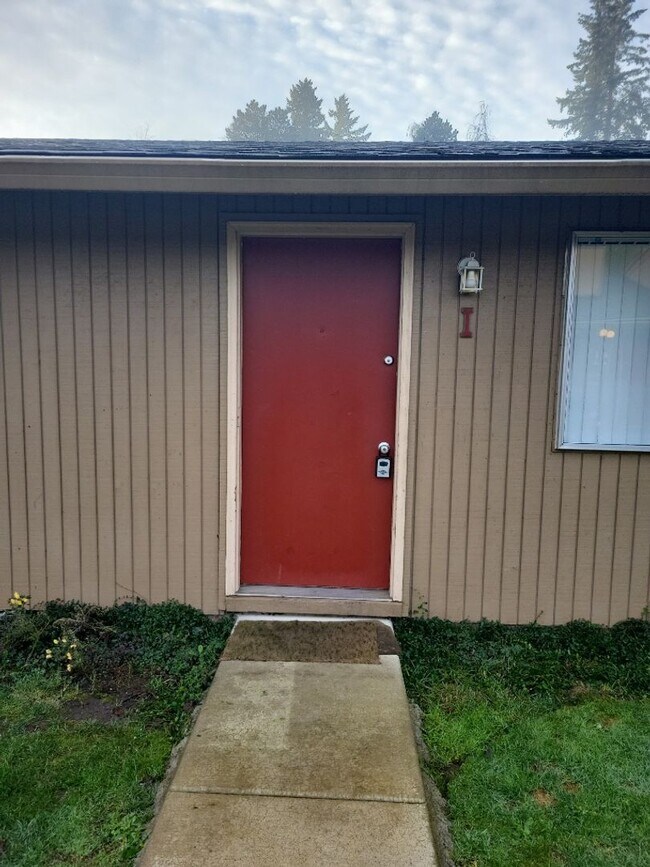 Foto del edificio - 1/2 off 1st Month's Rent- Detached Garage ...