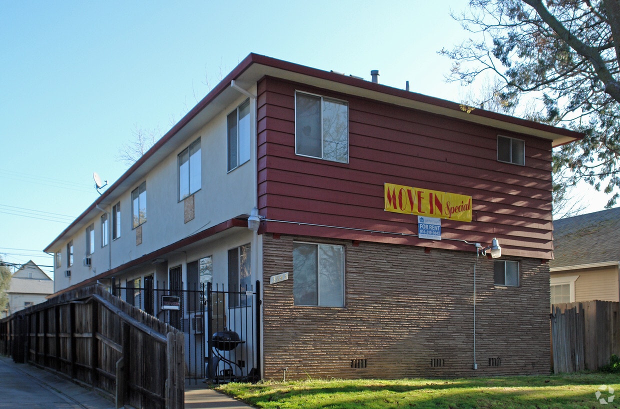 Building Photo - 1st Avenue Apartments