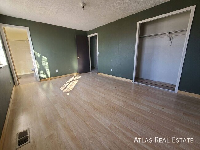 Building Photo - 9327 W Nova Ave