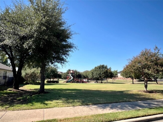 Building Photo - 4511 Western Lake Dr