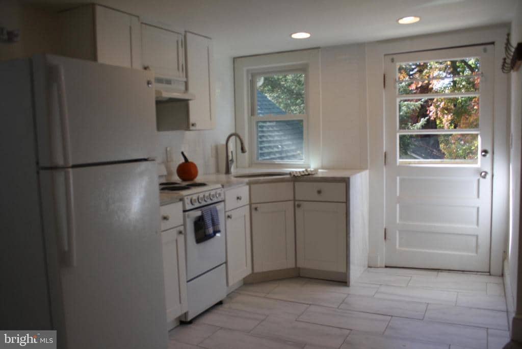 Building Photo - 7079 Guilford Rd