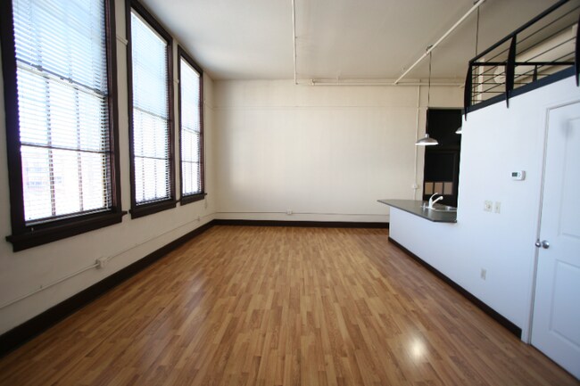 Foto del edificio - 301 Central Ave NE Ave