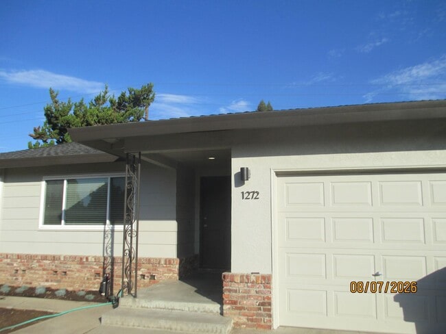 1270-1272 Meredith Way - 1270-1272 Meredith Way Apartment