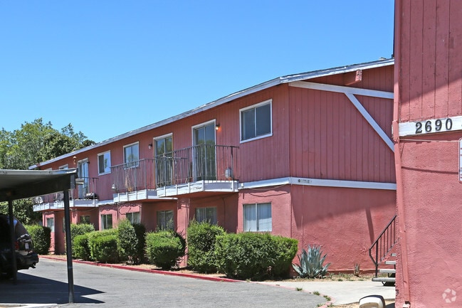 Villa Pines Rentals Fresno, CA