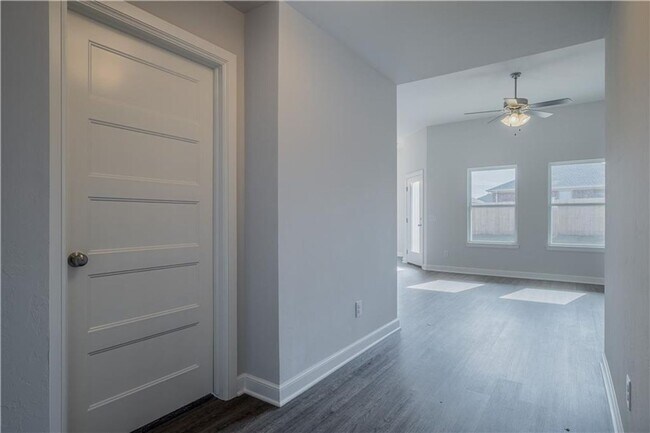 Foto del edificio - Three bed home in Deer Creek schools