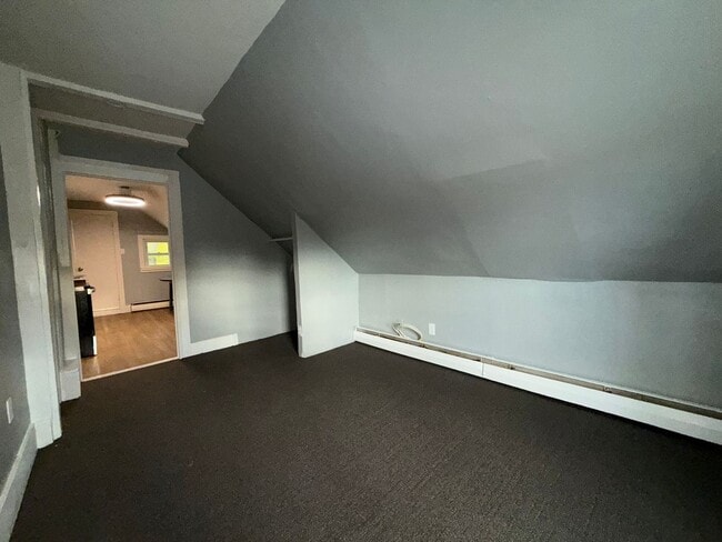 Building Photo - Price Drop!! 3rd Floor Amesbury 2 Bedroom+...