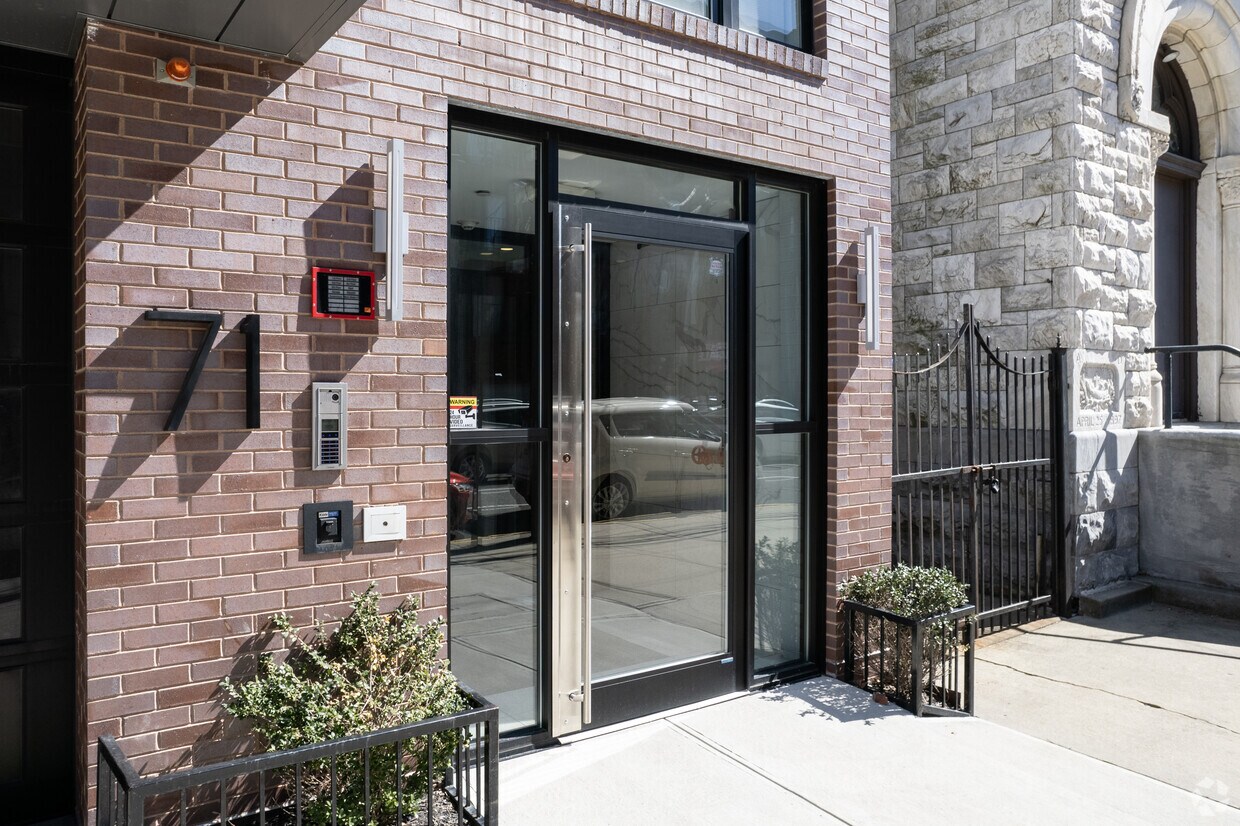 Entrance - 71-73 Monroe St
