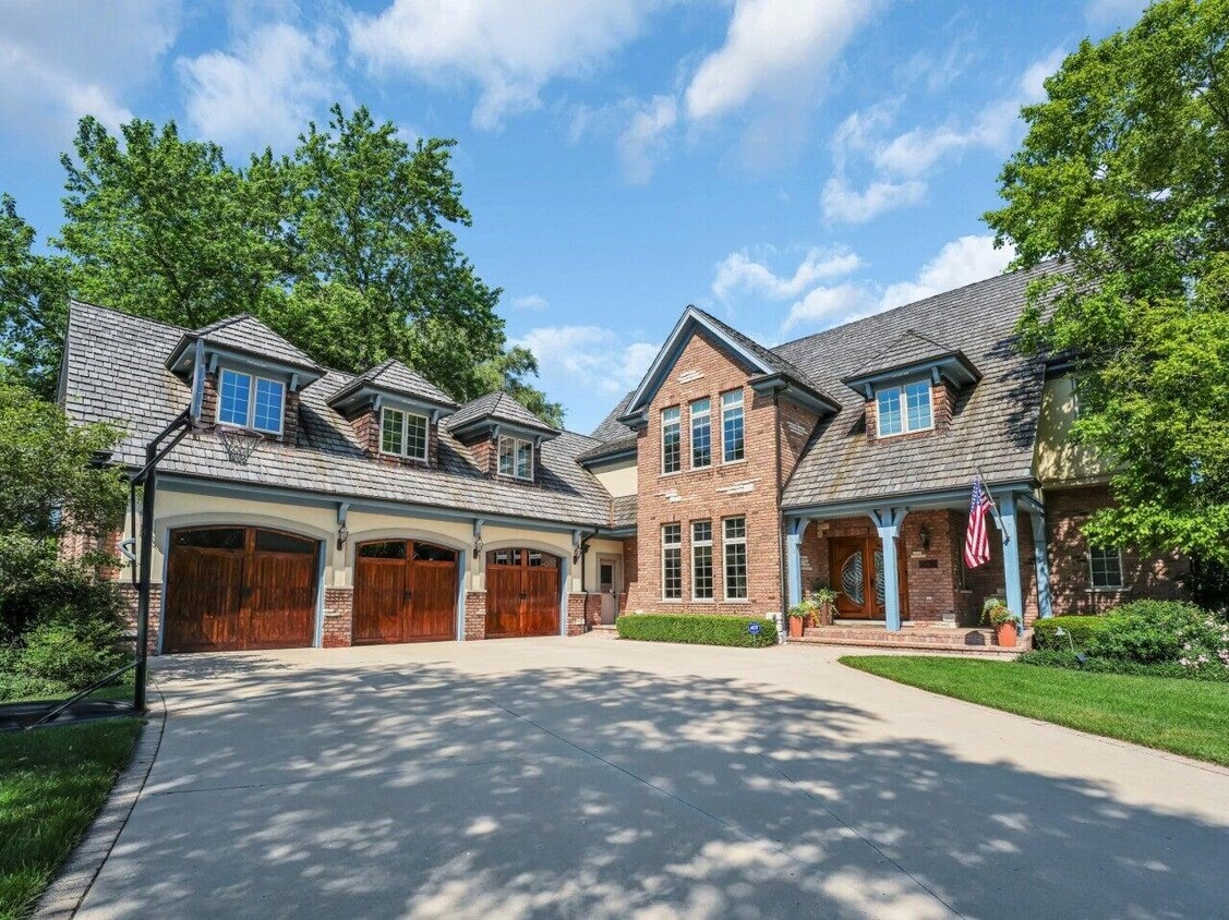 Primary Photo - 106 Michigan Ct