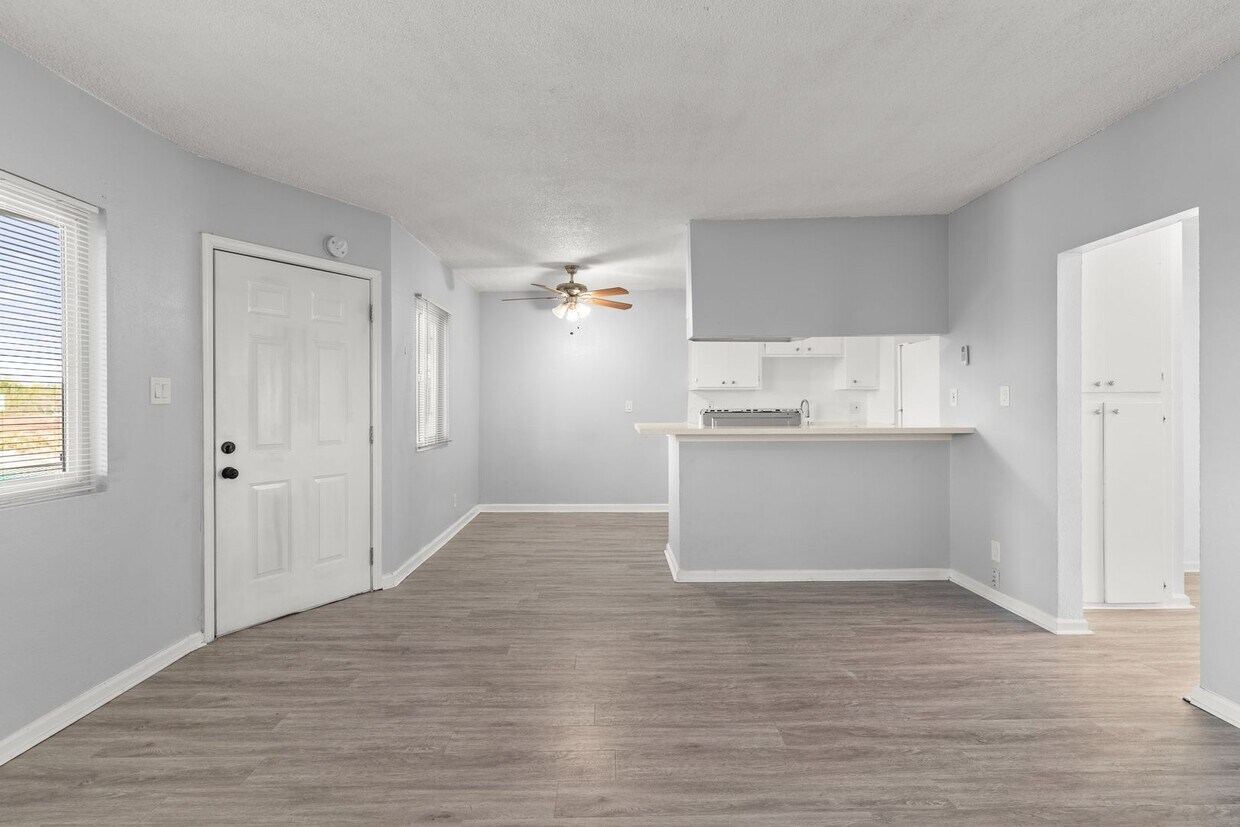 Foto principal - 927 Daisy Avenue